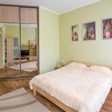 Rynok Square 5 Зі Світлом! Apartamento Lviv Exterior foto
