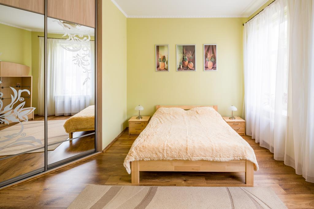Rynok Square 5 Зі Світлом! Apartamento Lviv Exterior foto