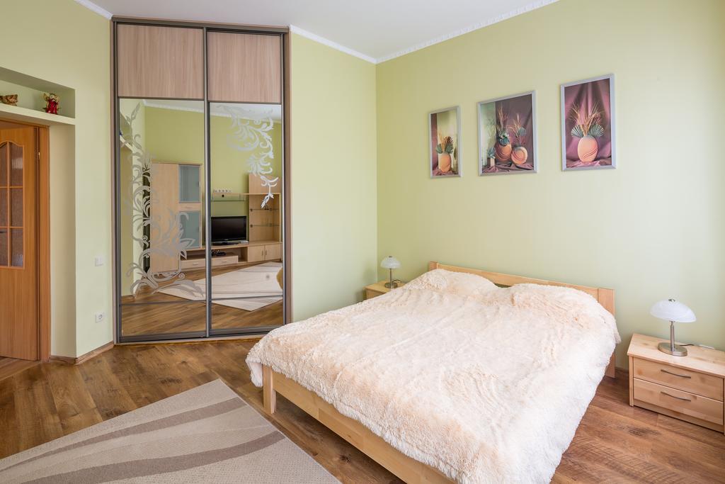 Rynok Square 5 Зі Світлом! Apartamento Lviv Exterior foto